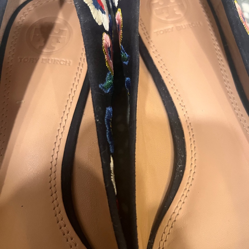 Tory Burch Navy Floral Embroidered Flats - Picture 4 of 6